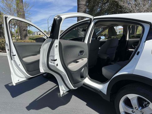 Used 2022 Honda HR-V LX image 24