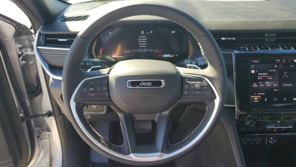 Used 2025 Jeep Grand Cherokee L Altitude AWD/4WD image 31