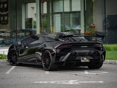 Used 2022 Lamborghini Huracan STO image 23