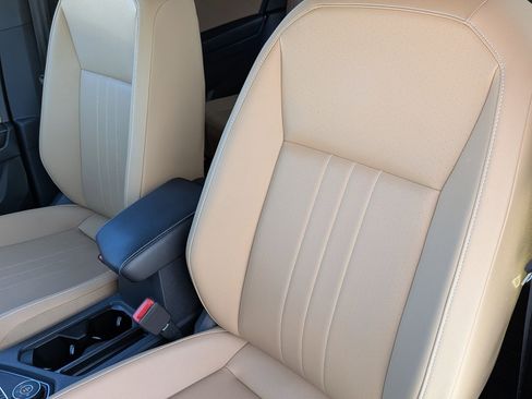 Used 2022 Volkswagen Tiguan SE image 15