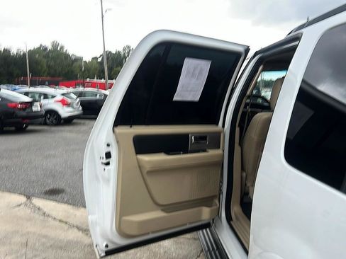 Used 2017 Ford Expedition EL XLT w/ Equipment Group 202A RWD image 29