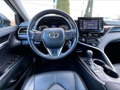 Used 2024 Toyota Camry SE image 5