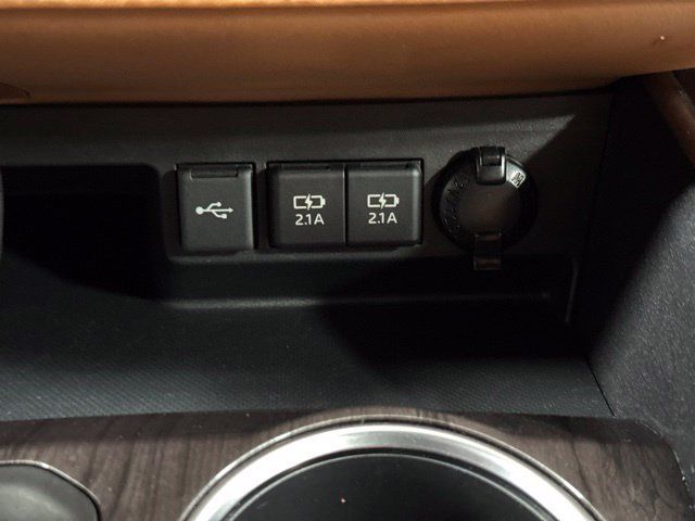 Used 2021 Toyota Highlander Platinum AWD/4WD image 23