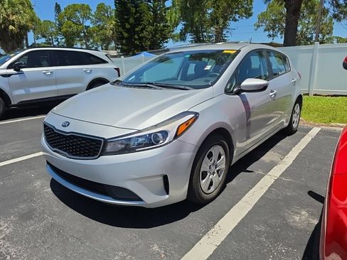 Used 2017 Kia Forte LX FWD image 6