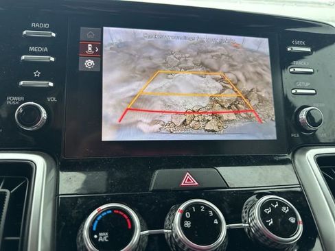 Used 2023 Kia Sorento LX image 11