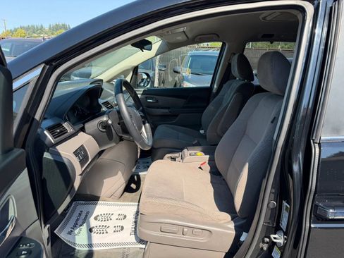 Used 2017 Honda Odyssey SE image 8