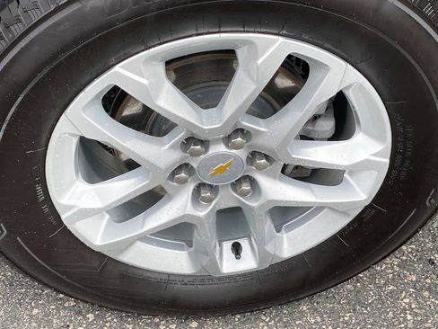 Used 2021 Chevrolet Traverse LS image 28