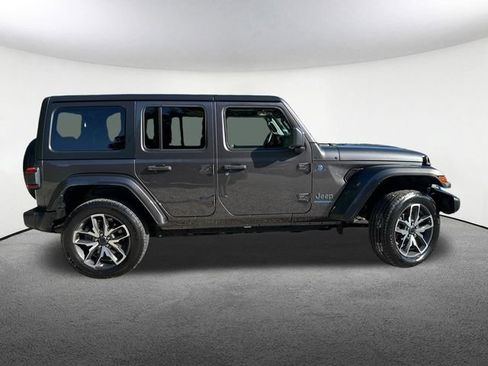 Used 2024 Jeep Wrangler Unlimited w/ Convenience Group AWD/4WD image 15