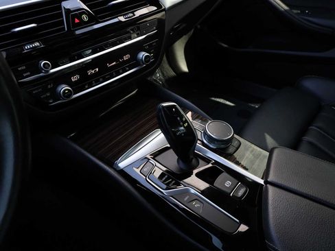 Used 2019 BMW 530e w/ Convenience Package RWD image 19