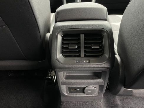 Used 2020 Volkswagen Tiguan SE FWD image 35