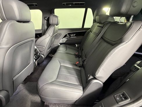 Used 2025 Land Rover Range Rover Long Wheelbase SE image 9