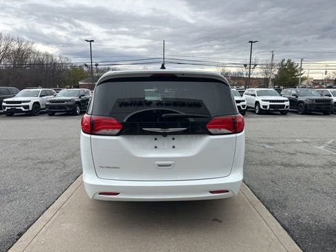 Used 2023 Chrysler Voyager LX FWD image 6