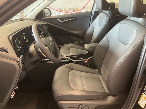 New 2025 Kia Niro EX Touring image 13