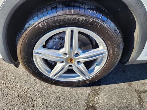 Used 2014 Porsche Cayenne Platinum Edition image 11