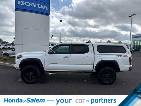 Used 2020 Toyota Tacoma TRD Off-Road AWD/4WD image 3
