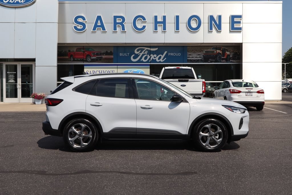 Used 2026 Ford Escape ST-Line FWD image 2