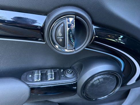 Used 2017 MINI Cooper S image 12