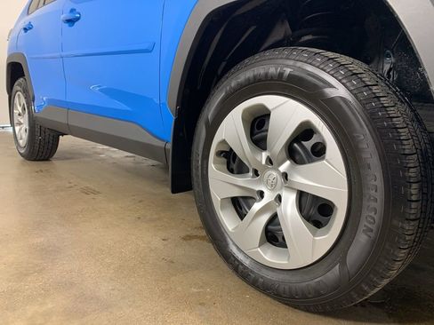 Used 2019 Toyota RAV4 LE w/ Carpet Mat Package image 6