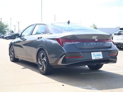 Used 2025 Hyundai Elantra SEL FWD image 7