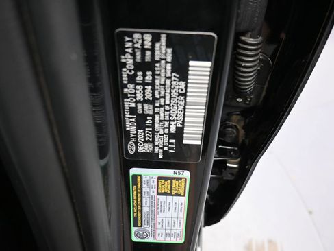 Used 2025 Hyundai Elantra SEL image 19