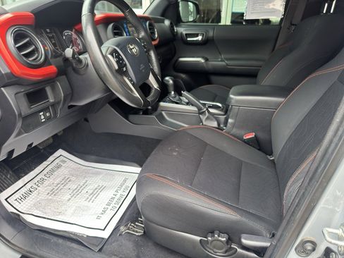 Used 2018 Toyota Tacoma TRD Off-Road image 5
