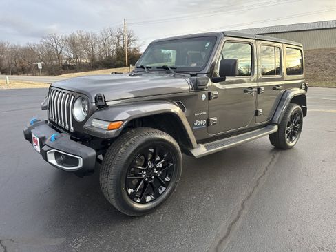 Used 2023 Jeep Wrangler Sahara w/ Cold Weather Group image 3