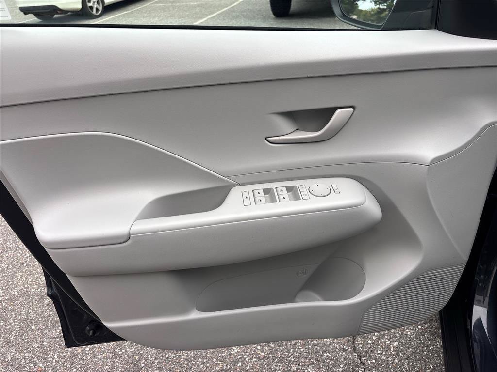 Used 2025 Hyundai Kona SEL AWD/4WD image 8