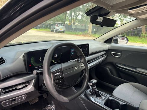 Used 2025 Kia K4 FWD image 32