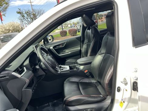 Used 2023 Toyota RAV4 SE w/ Weather & Moonroof Package image 21