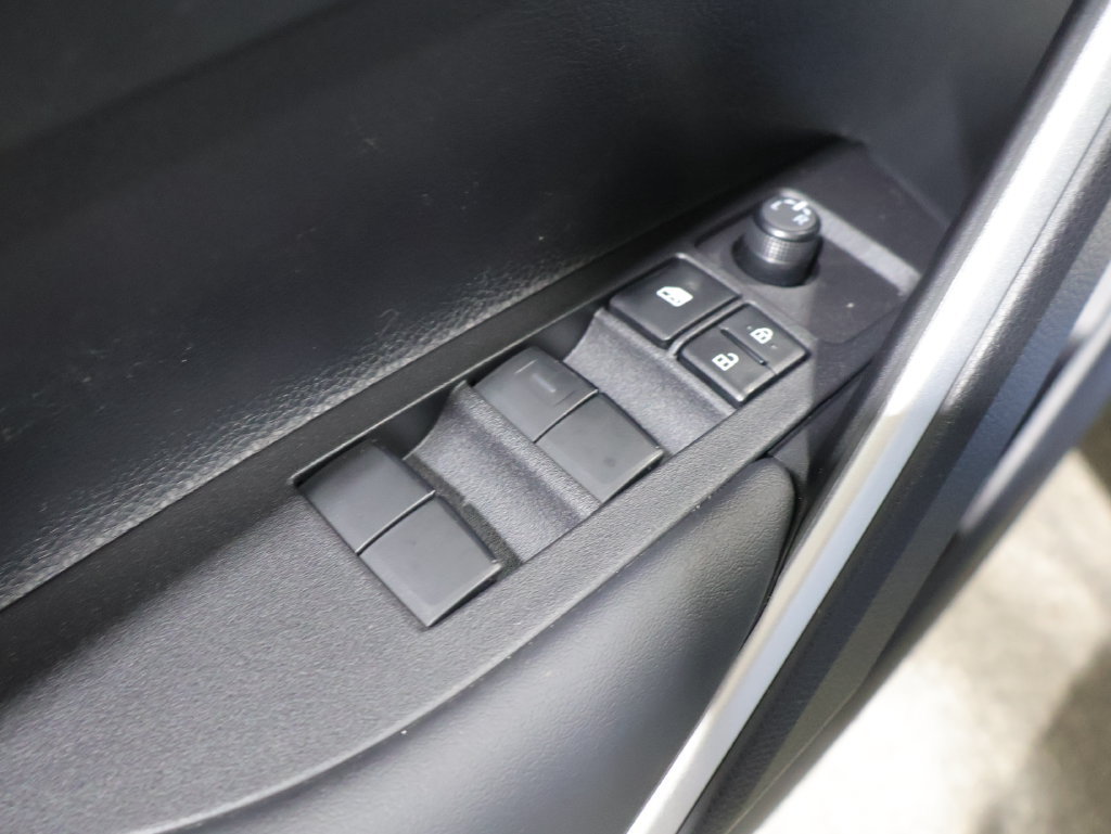 Used 2026 Toyota Corolla Cross LE AWD/4WD image 14