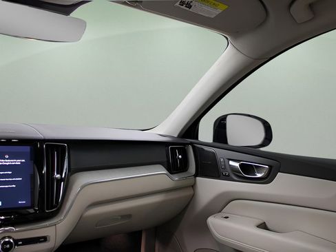 Certified 2023 Volvo XC60 B5 Ultimate w/ Climate Package image 40