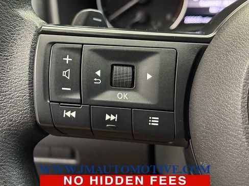 Used 2023 Nissan Rogue S image 36