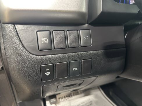 Used 2019 Toyota Highlander Limited w/ Protection Package #3 image 17