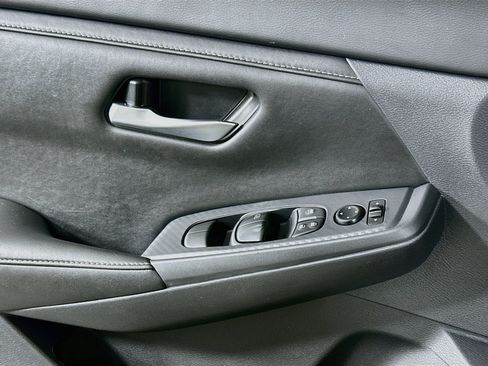 Used 2025 Nissan Sentra SV FWD image 15