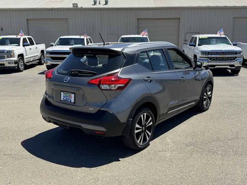 Used 2018 Nissan Kicks SR FWD image 10