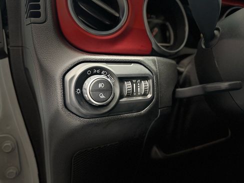 Used 2021 Jeep Gladiator Rubicon AWD/4WD image 12