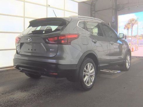 Used 2017 Nissan Rogue Sport SV FWD image 2