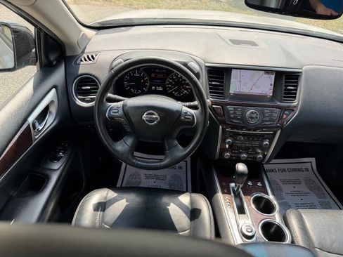 Used 2015 Nissan Pathfinder Platinum w/ Family Entertainment Package image 46