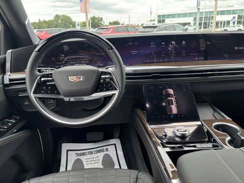 New 2026 Cadillac Escalade Platinum Sport w/ LPO, ONYX Package AWD/4WD image 15