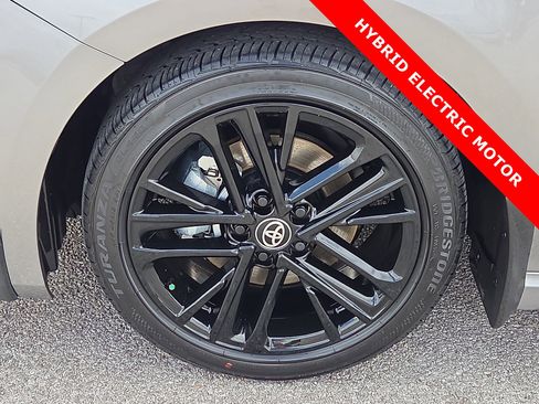 Used 2025 Toyota Camry SE w/ Convenience Package image 7