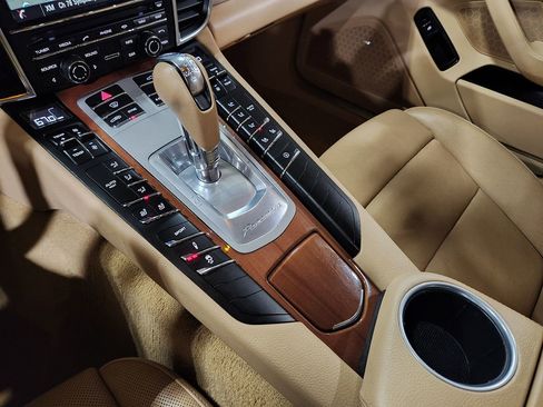 Used 2014 Porsche Panamera 4 image 40