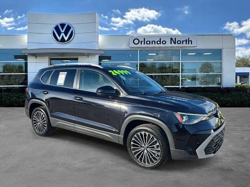 Used 2025 Volkswagen Taos SE FWD image 1