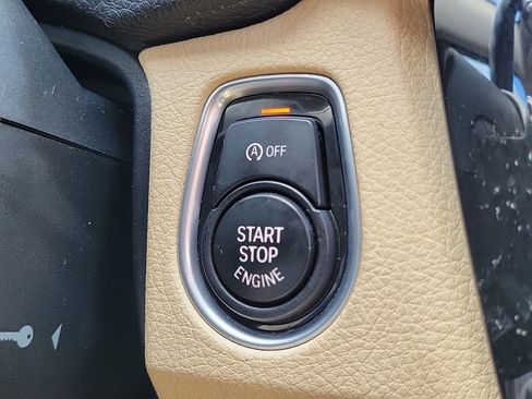 Used 2017 BMW 320i Sedan image 24