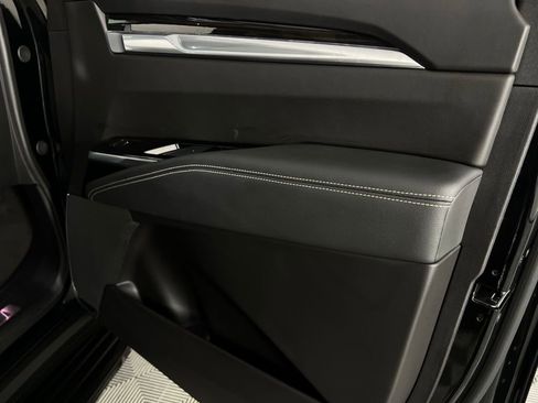 Used 2025 Cadillac Escalade Premium Luxury image 36