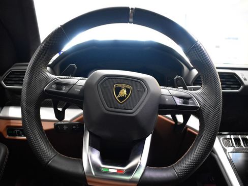 Used 2022 Lamborghini Urus AWD/4WD image 27