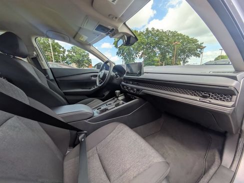 Used 2025 Honda Accord LX image 31