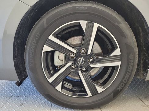 Used 2025 Nissan Sentra SV FWD image 31