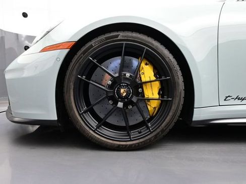 Certified 2025 Porsche 911 Carrera GTS RWD image 6