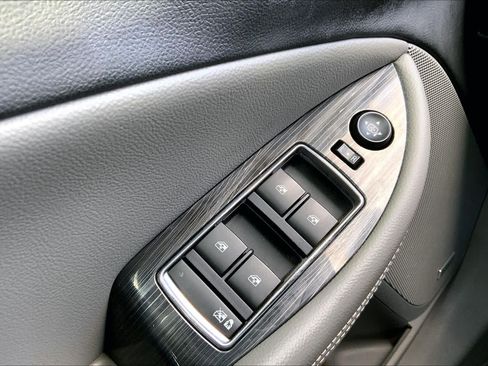 Used 2018 Chevrolet Impala Premier FWD image 35
