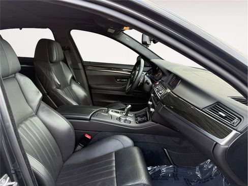 Used 2016 BMW M5 image 16